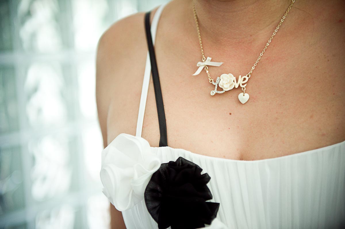 Accessoires de la mariée : le collier de Carole