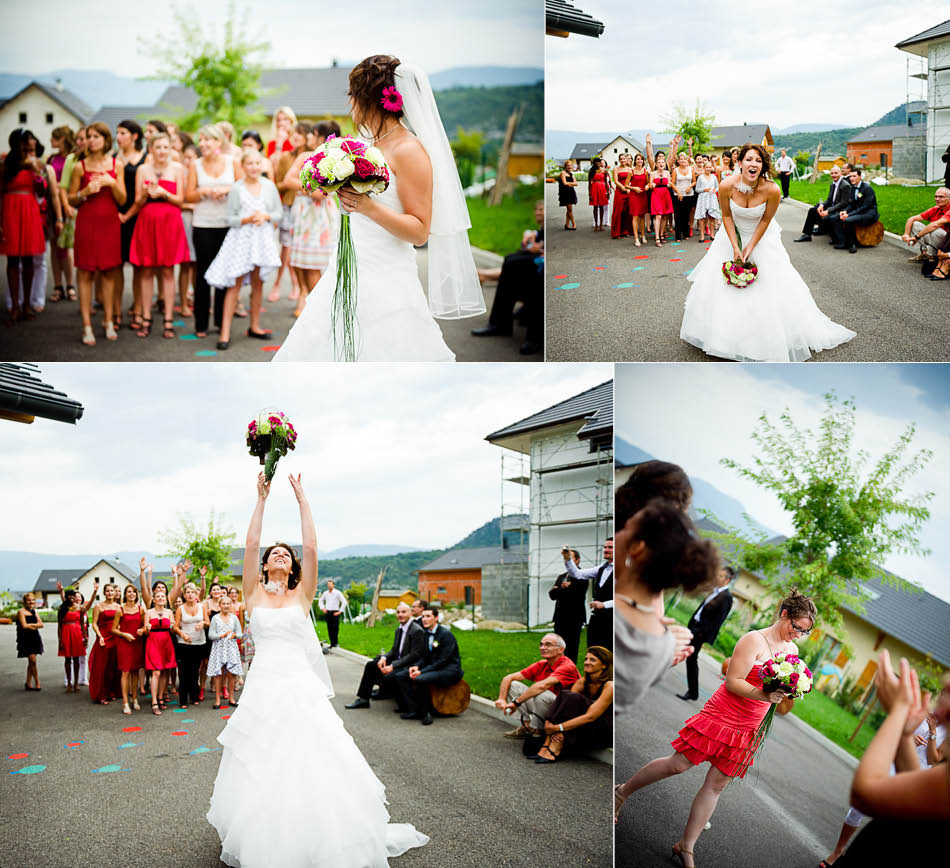 La mariée lance son bouquet