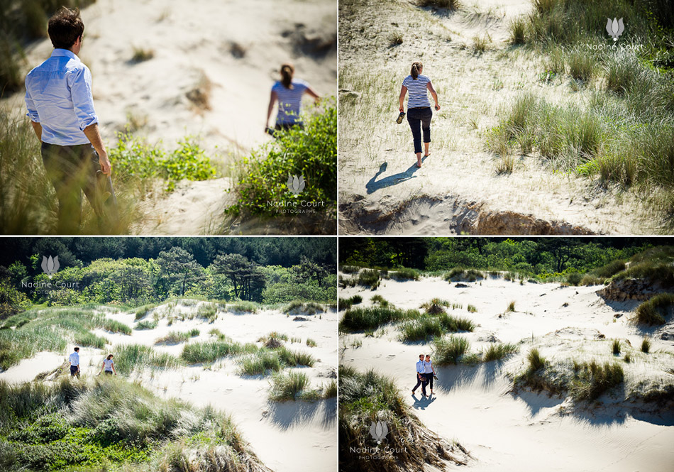 Couple de futurs mariés marchant dans des dunes de sable à la mer du Nord