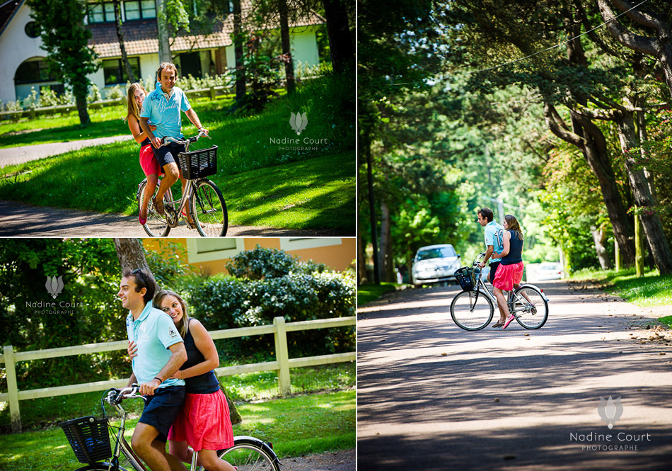 Couple ensemble sur un vélo pour leur séance engagement