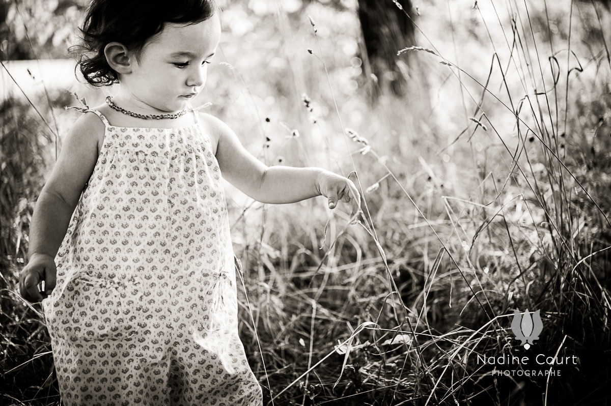Photo d&rsquo;enfant : dans les herbes hautes de Buisson Rond