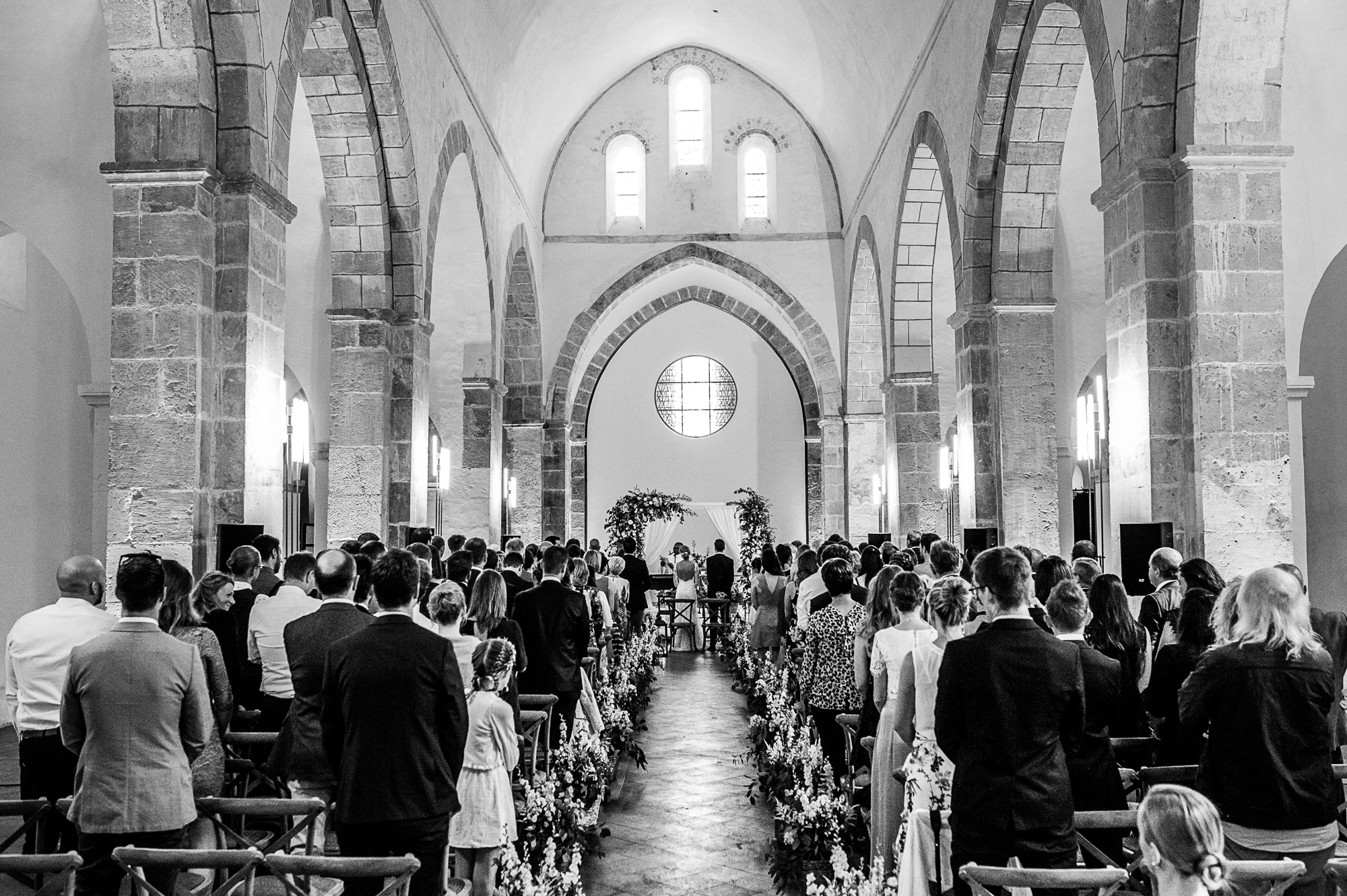 Mariage au golf de Bonmont en Suisse - cérémonie dans l'abbaye
