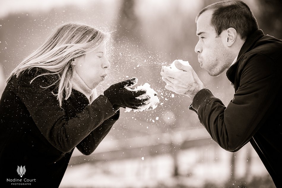Séance couple "engagement" dans la neige en Savoie