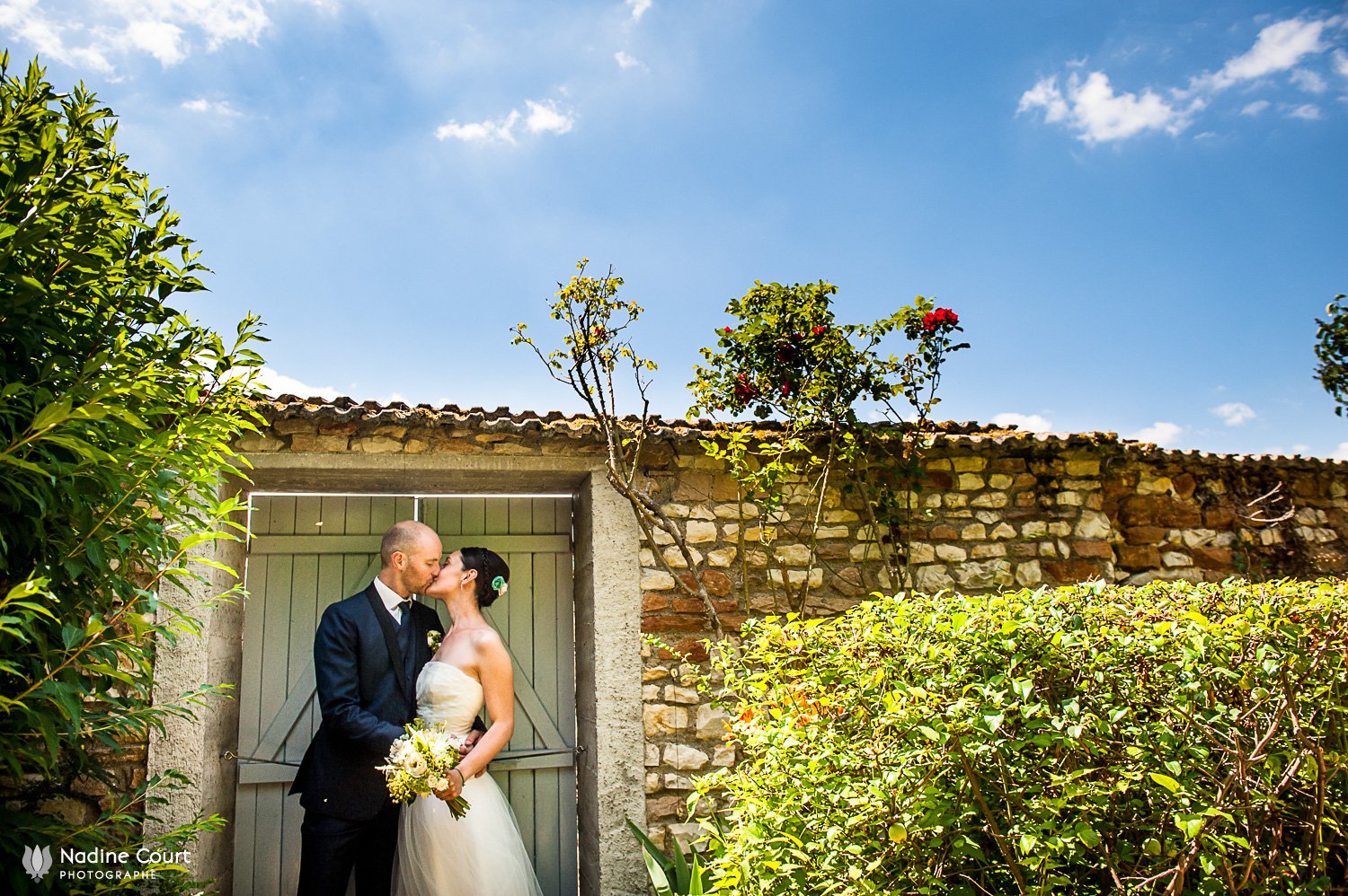 Mariage Bourgogne - photos de couple au jardin