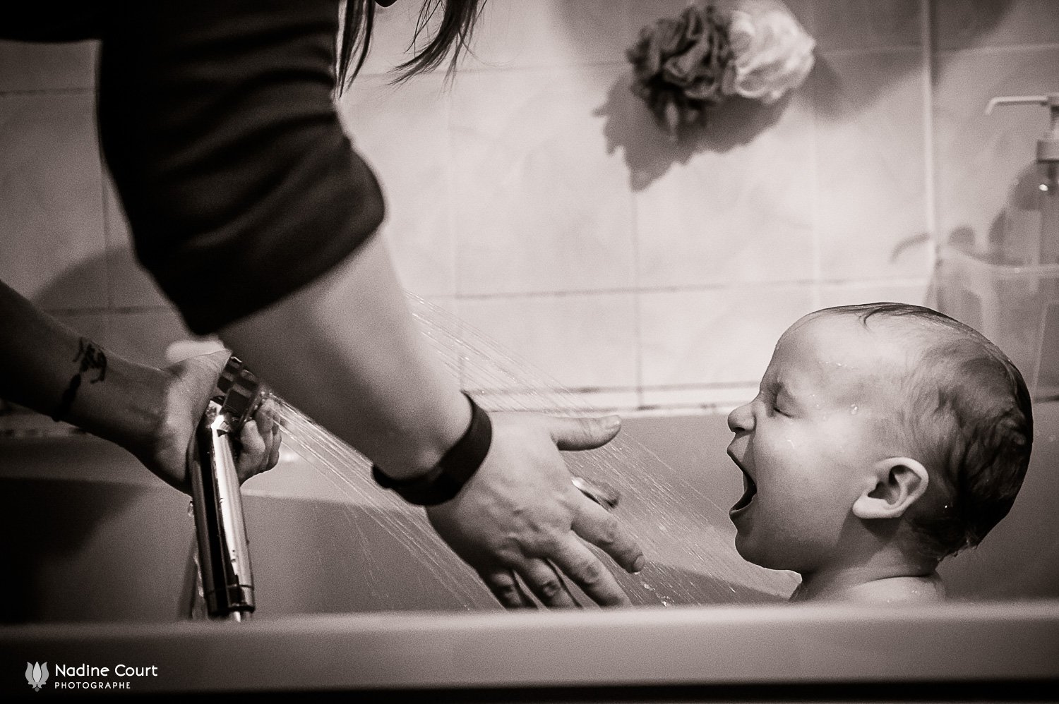 Séance photos de famille - documentaire famille - Chambéry - La douche du soir