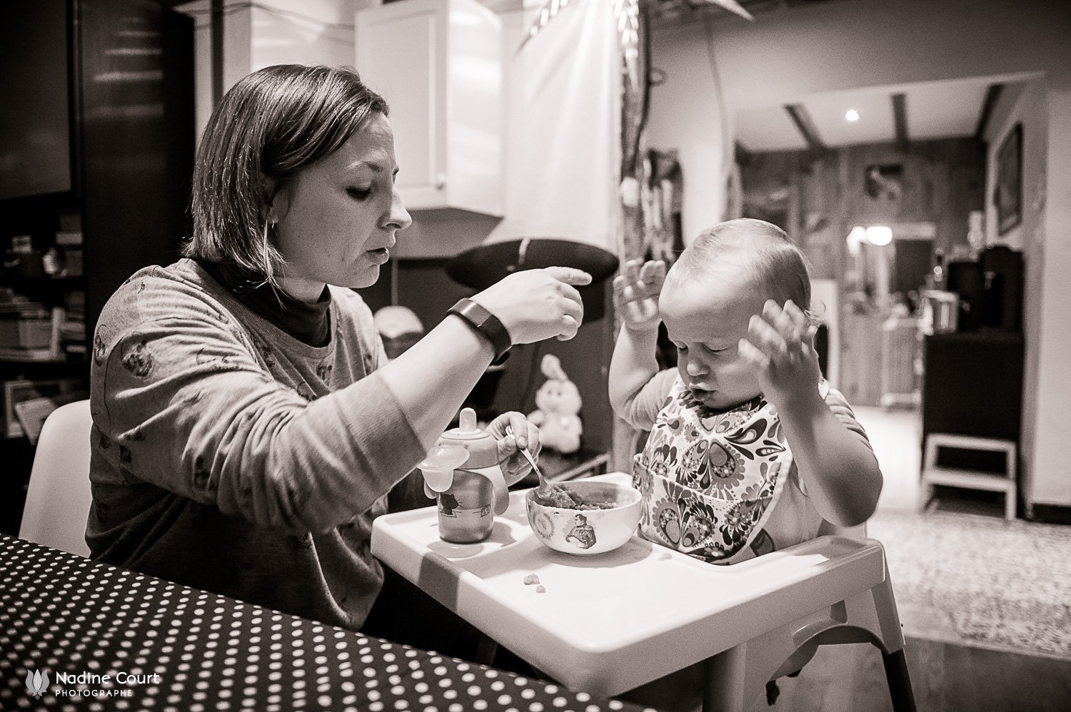 Séance photos de famille - documentaire famille - Chambéry - Le repas des enfants