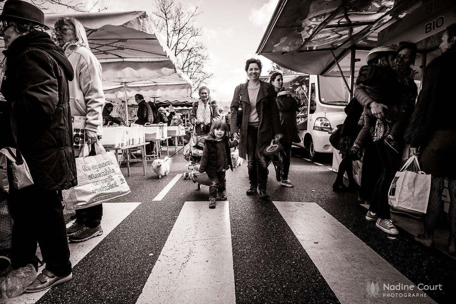 Reportage documentaire famille - faire le marché avec maman