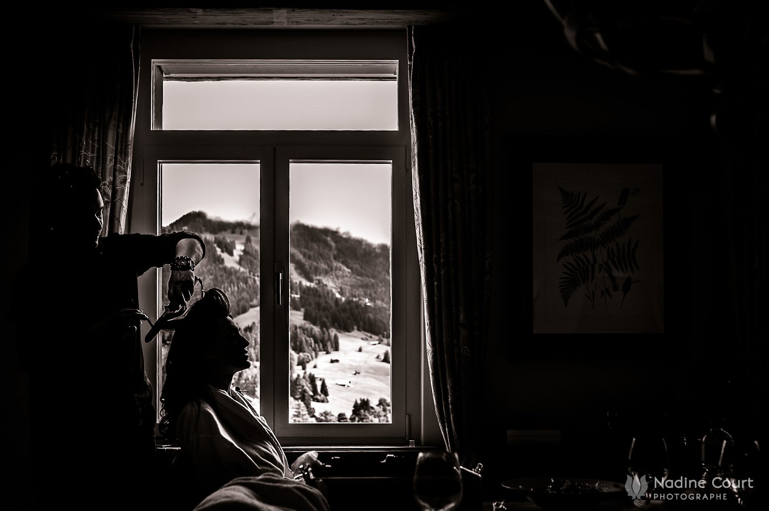 Mariage au Palace de Gstaad - wedding Gstaad Palace - Préparatifs des mariés dans une suite de l'hôtel - Bride & Groom getting ready in hotel's suite