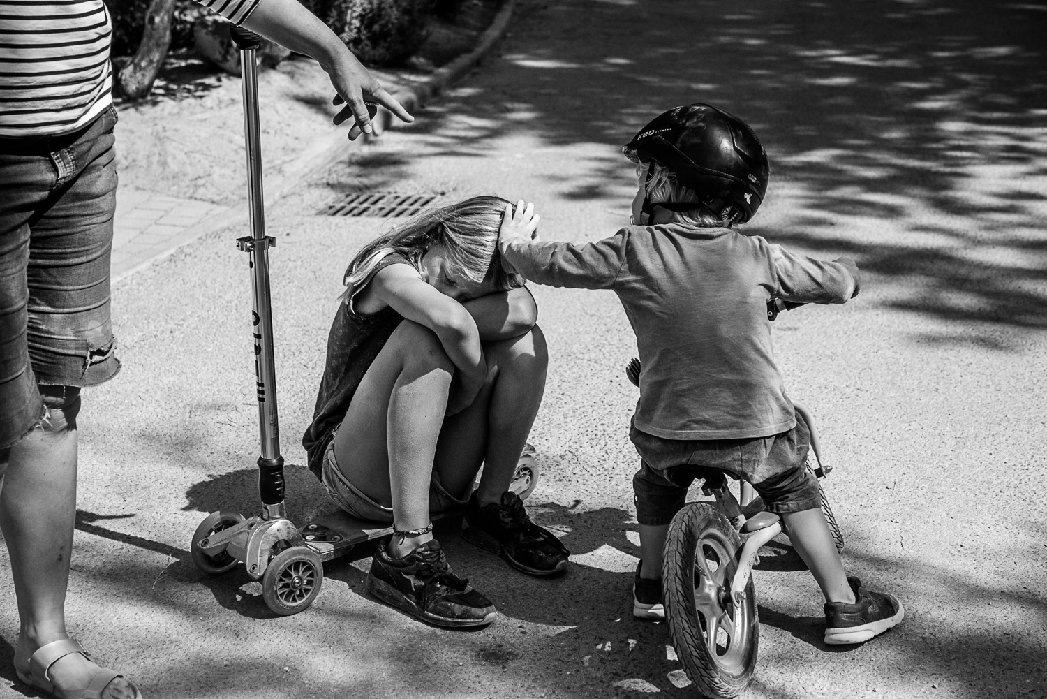 Family holidays in France - Day in the life session - family photojournalism - Camping family life in Beziers France - playing petanque