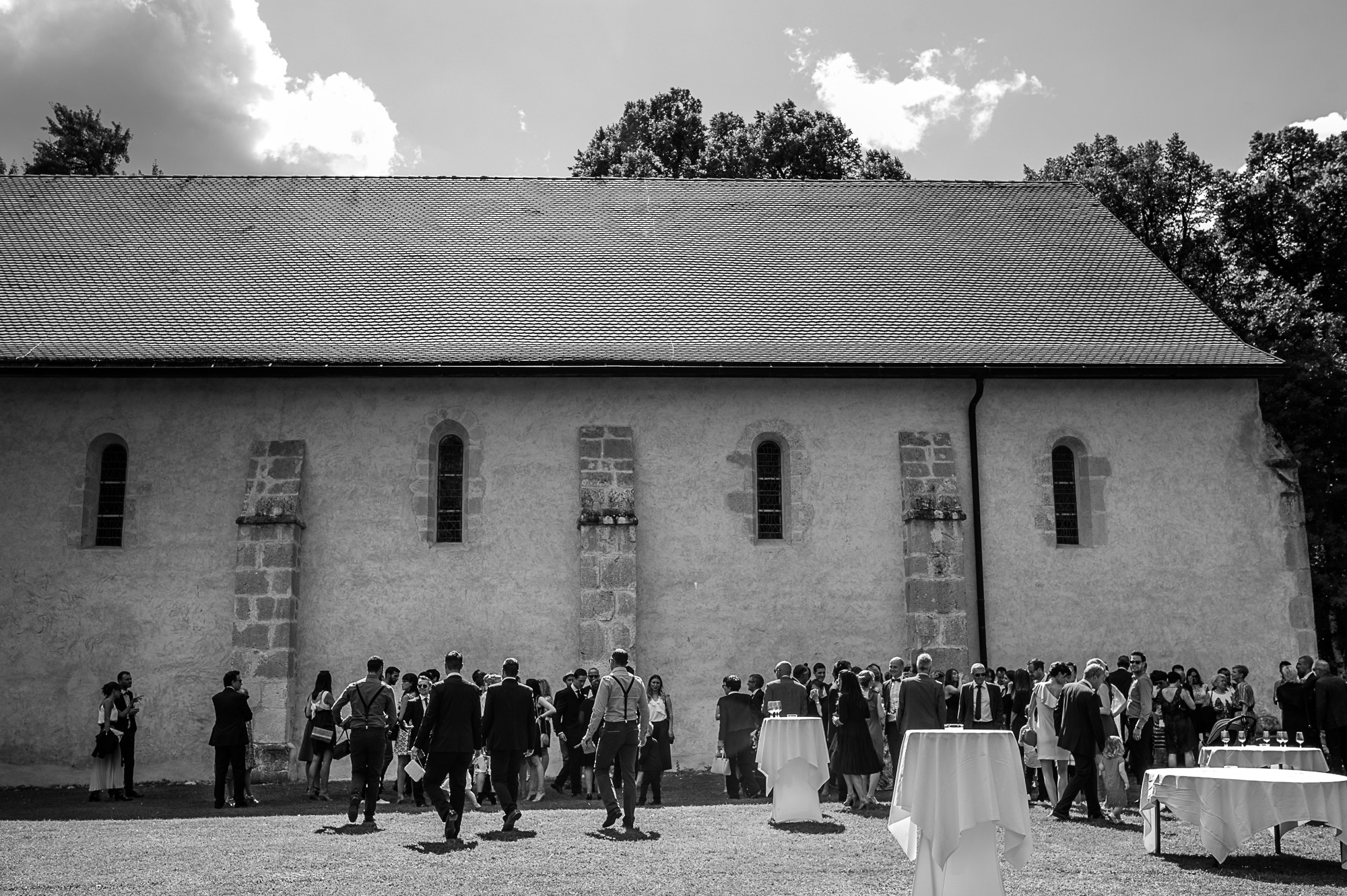 Mariage au golf de Bonmont en Suisse - cérémonie dans l'abbaye