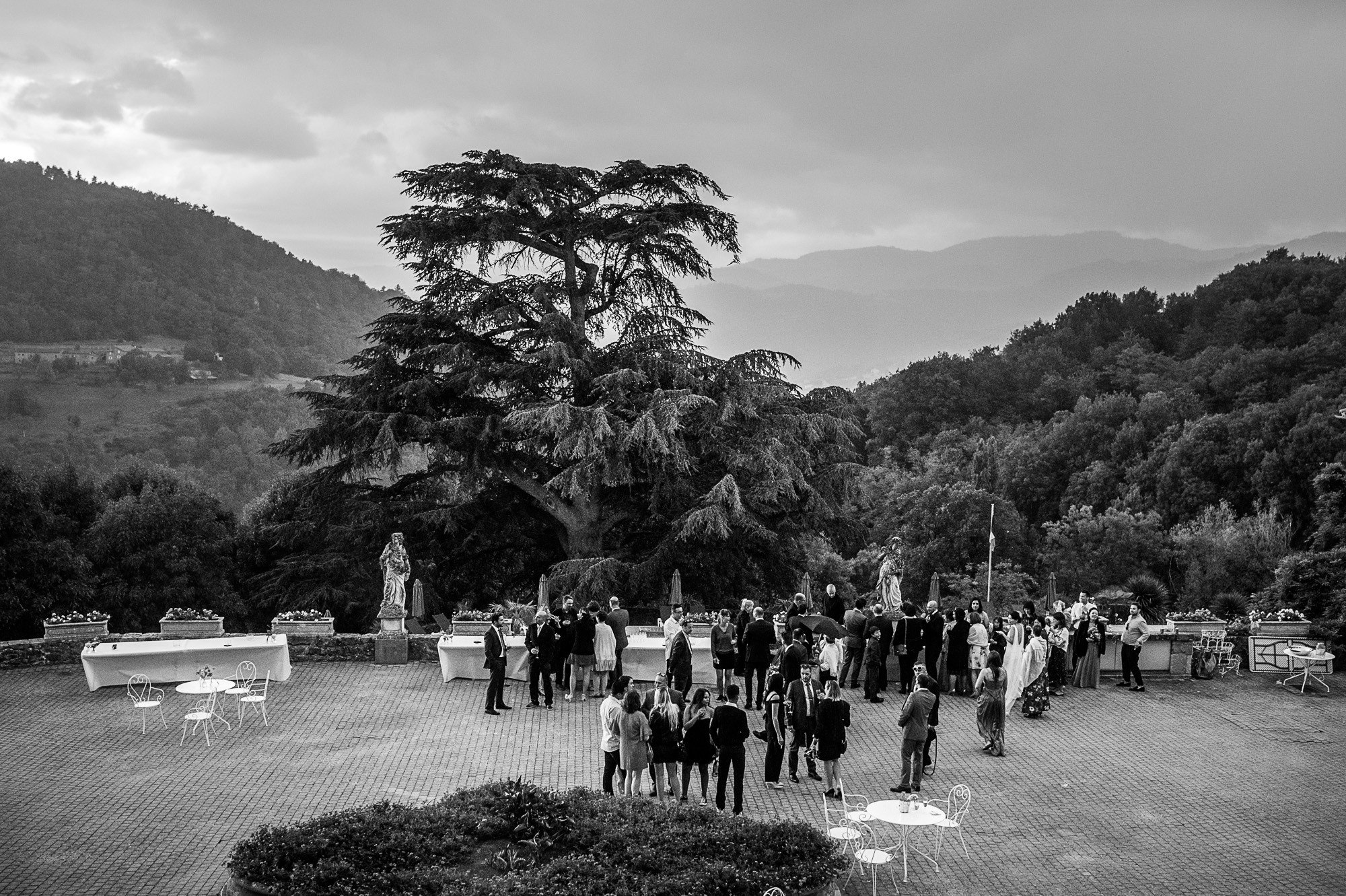 Mariage au château d'Urbilhac - vin d'honneur devant le château