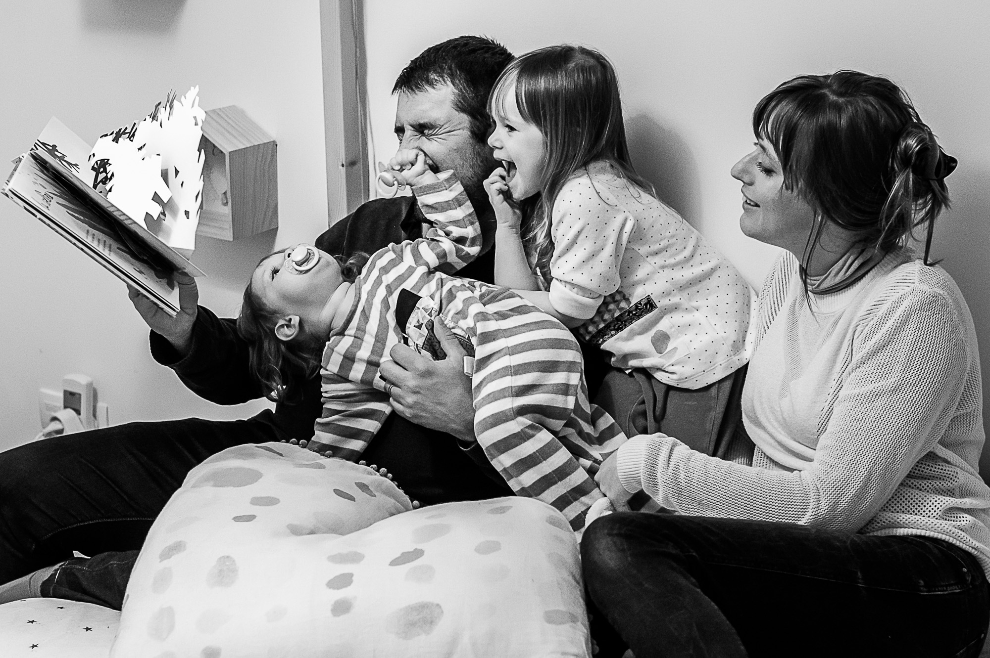 Reportage documentaire de famille en France - Région Rhône Alpes - Le coucher des enfants