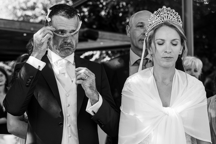 Cérémonie de mariage orthodoxe - la couronne du marié est tombée devant ses yeux - Restaurant la Poisson Rouge, Sevrier, Lac d'Annecy